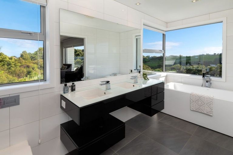 Photo of property in 824 Redoubt Road, Flat Bush, Auckland, 2019