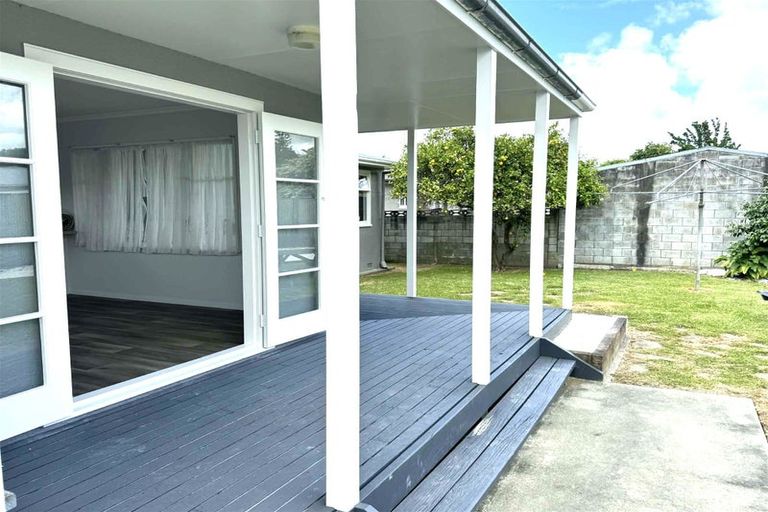 Photo of property in 4 Mokau Place, Terrace End, Palmerston North, 4410