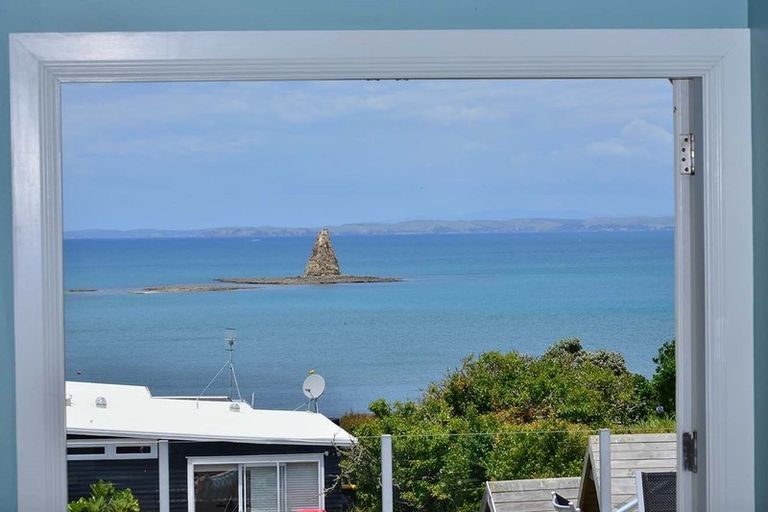 Photo of property in 1047 Whangaparaoa Road, Tindalls Beach, Whangaparaoa, 0930