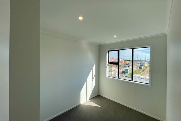 Photo of property in 26 Manarini Road, Westgate, Auckland, 0614