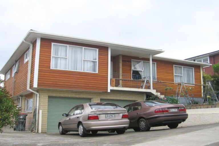 Photo of property in 18 Duchess Place, Maupuia, Wellington, 6022