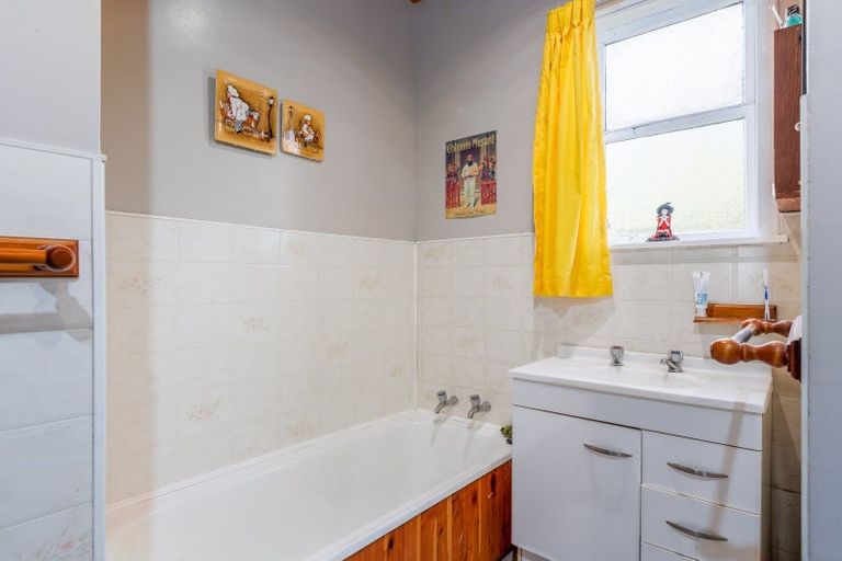 Photo of property in 16 Stanly Street, Eketahuna, 4900