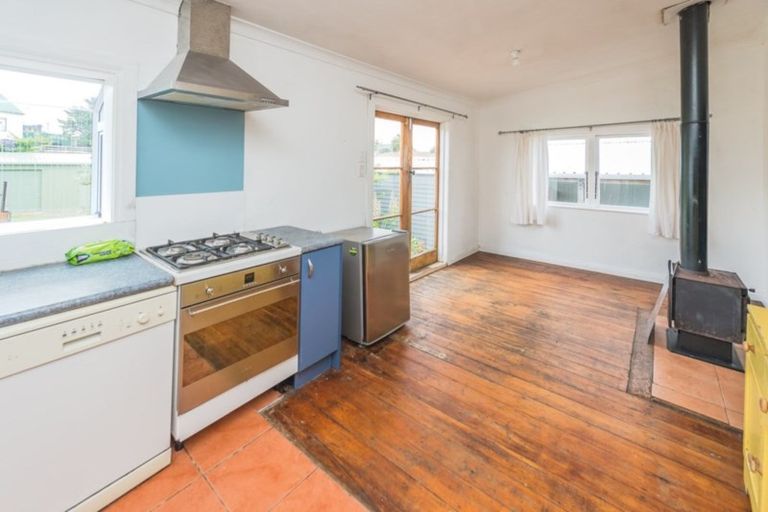 Photo of property in 25 Mason Terrace, Gonville, Whanganui, 4501