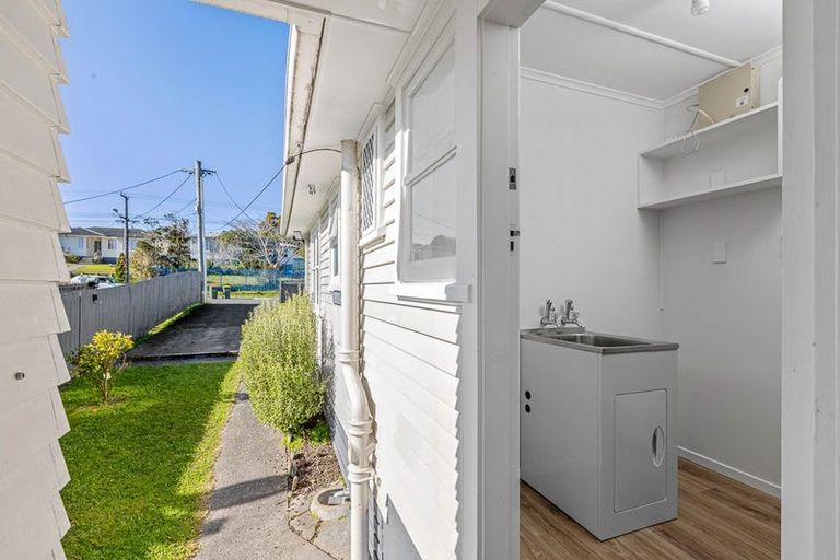 Photo of property in 65 Farquhar Road, Glendene, Auckland, 0602