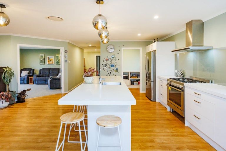 Photo of property in 21 Loveston Lane, Kelvin Grove, Palmerston North, 4470