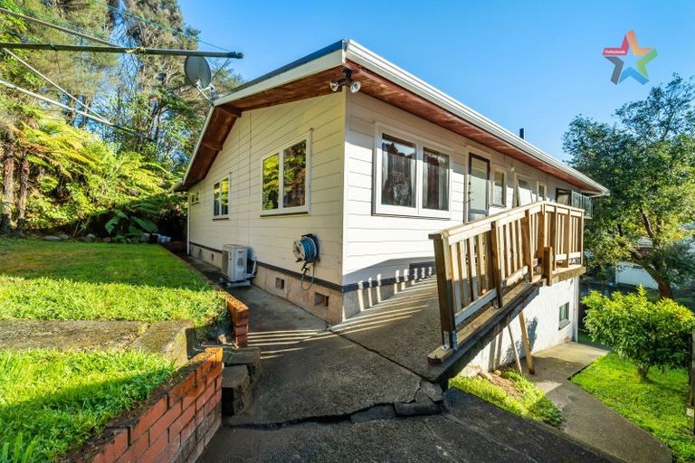 Photo of property in 38 James Grove, Stokes Valley, Lower Hutt, 5019