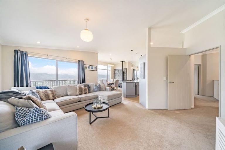 Photo of property in 15 James Nairn Grove, Riverstone Terraces, Upper Hutt, 5018