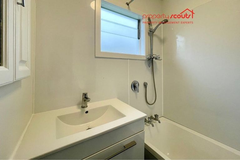 Photo of property in 6 Calgher Avenue, Waitara, 4320