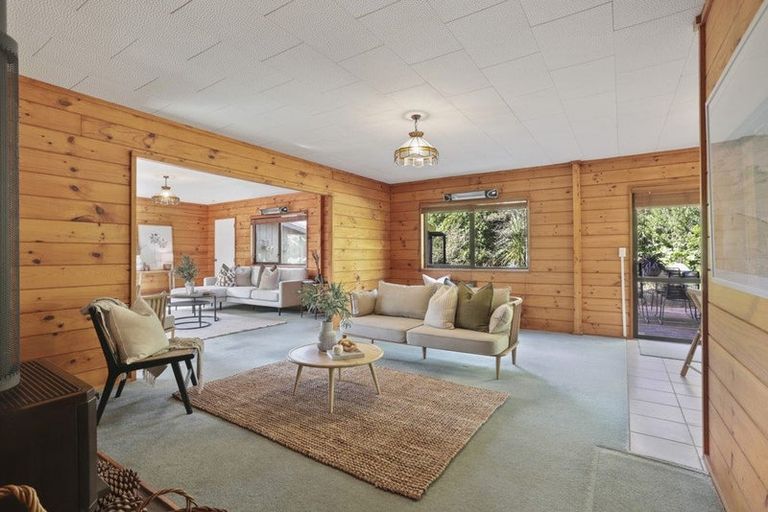 Photo of property in 14 Cochran Road, Oratia, Auckland, 0604