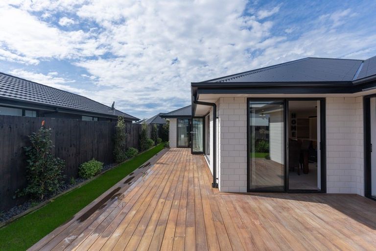 Photo of property in 11 Evelyn Crescent, Marshland, Christchurch, 8083