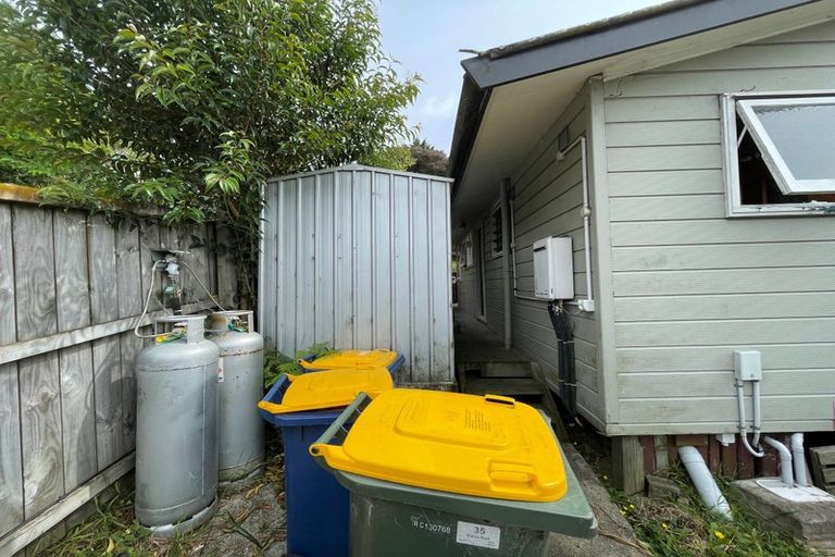 Photo of property in 35 Wairau Road, Forrest Hill, Auckland, 0627