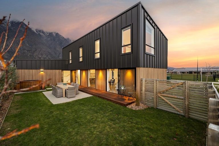 Photo of property in 69 Howden Drive, Jacks Point, 9371