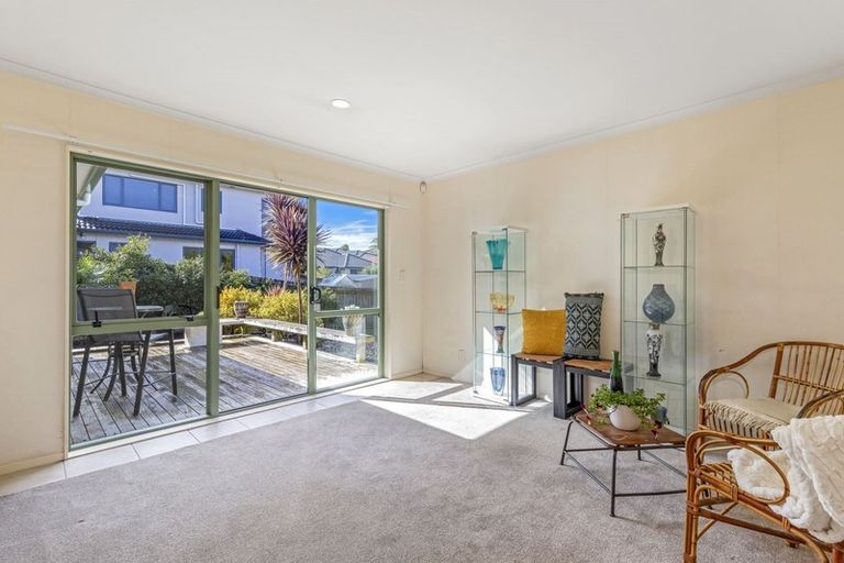 Photo of property in 10 Kumar Place, The Gardens, Auckland, 2105