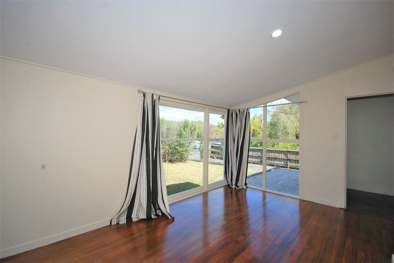 Photo of property in 1 Renata Crescent, Te Atatu Peninsula, Auckland, 0610