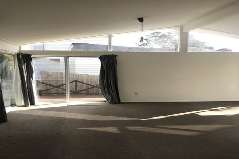 Photo of property in 28 Spinella Drive, Bayview, Auckland, 0629