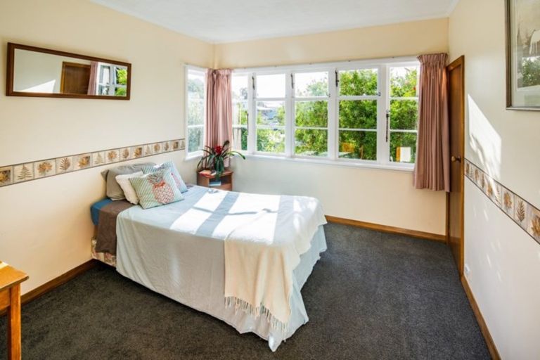 Photo of property in 2 Elphinstone Avenue, Strathmore Park, Wellington, 6022