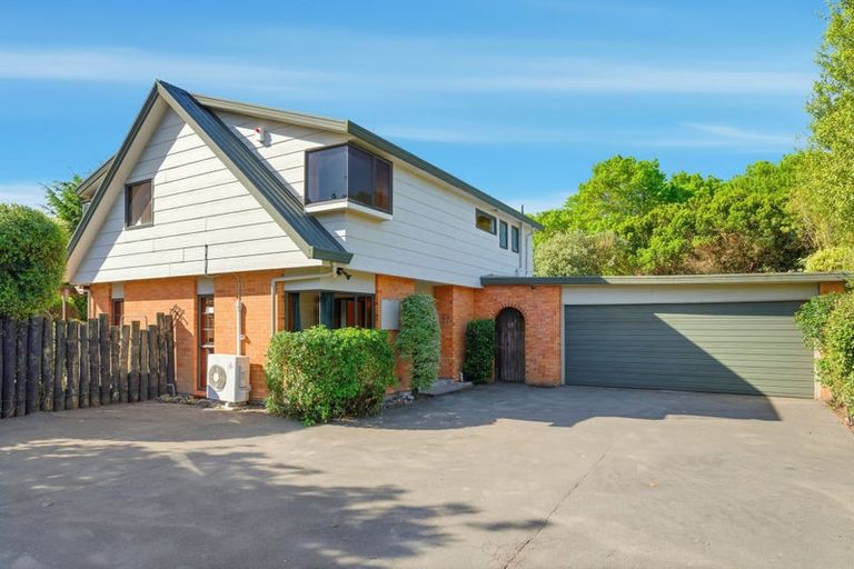 Photo of property in 27 Rubens Place, Burnside, Christchurch, 8053