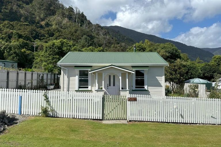 Photo of property in 7 Cargills Road, Barrytown, Runanga, 7873