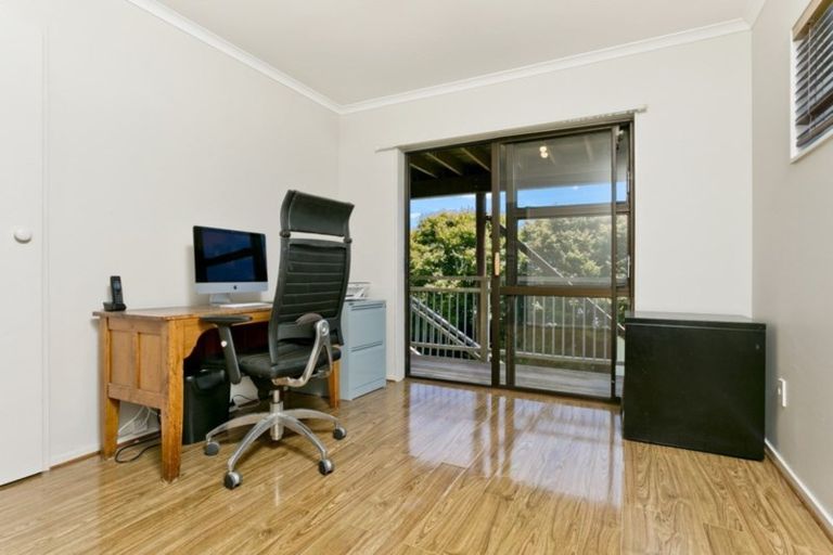 Photo of property in 2/14 Ridge Road, Waiake, Auckland, 0630