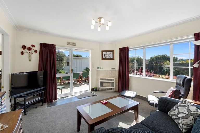 Photo of property in 32 Andrew Street, Waikanae, 5036