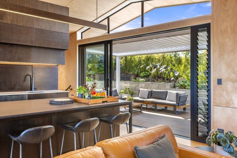 Photo of property in 21 Point Street, Raglan, 3225