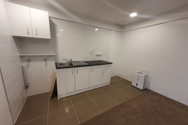 Photo of property in 2/42 Knightsbridge Drive, Forrest Hill, Auckland, 0620