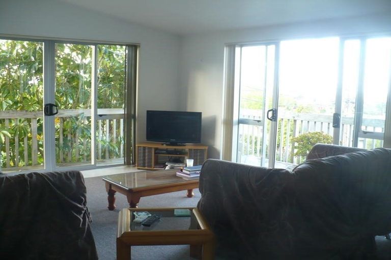 Photo of property in 1 Cron Avenue, Te Atatu South, Auckland, 0610