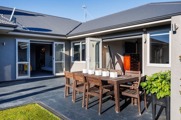 Photo of property in 12 Liberty Grove, Kelvin Grove, Palmerston North, 4414