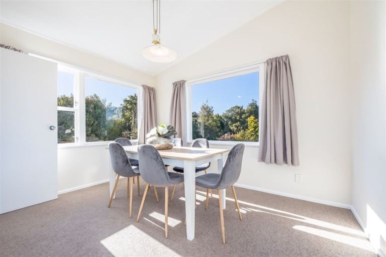 Photo of property in 1 Viscount Grove, Kelson, Lower Hutt, 5010