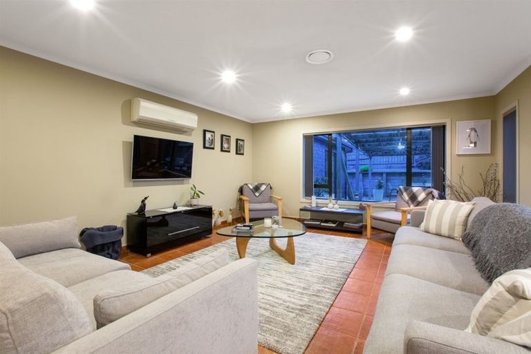 Photo of property in 6 Aotea Drive, Aotea, Porirua, 5024