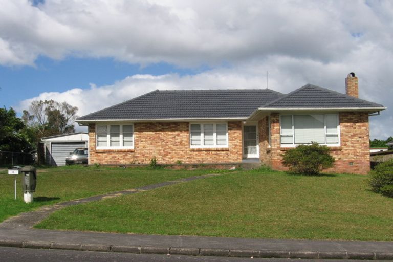 Photo of property in 8 Essex Street, Te Atatu South, Auckland, 0610