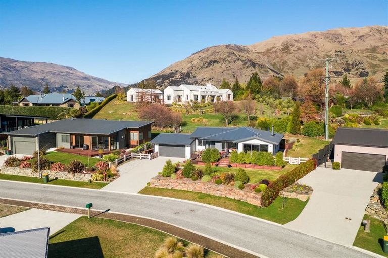 Photo of property in 6 Turnbull Crescent, Wanaka, 9305