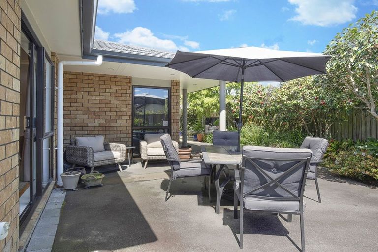 Photo of property in 12 Papawai Grove, Waikanae, 5036