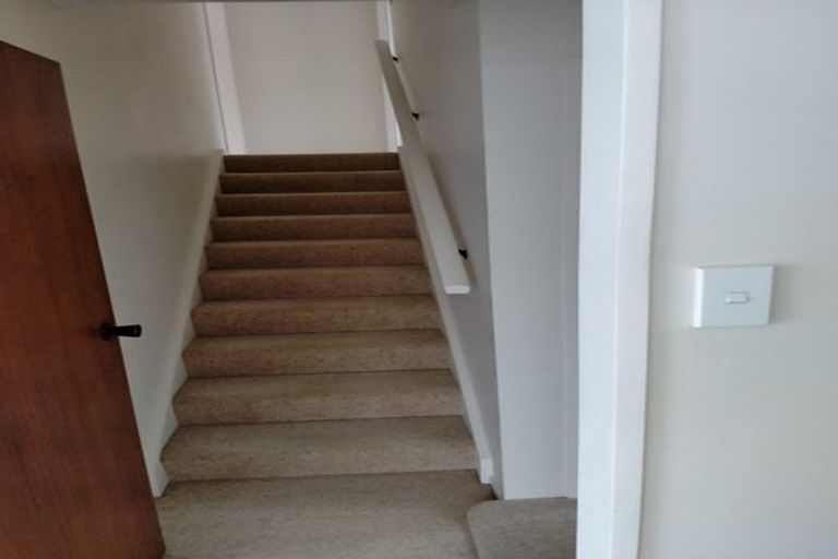 Photo of property in 44 Saint Ronans Avenue, Waterloo, Lower Hutt, 5011