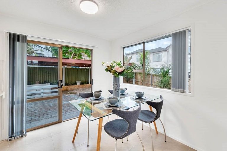 Photo of property in 4 St Catherine Crescent, West Harbour, Auckland, 0618