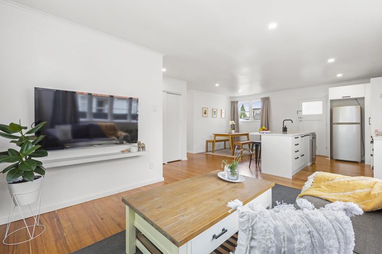 Photo of property in 82 Alfred Street, Fairfield, Hamilton, 3214