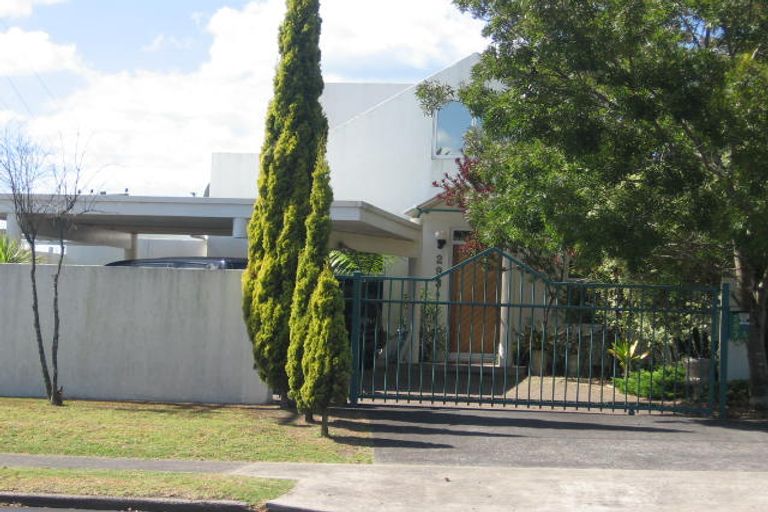 Photo of property in 1/293 Glenfield Road, Glenfield, Auckland, 0629