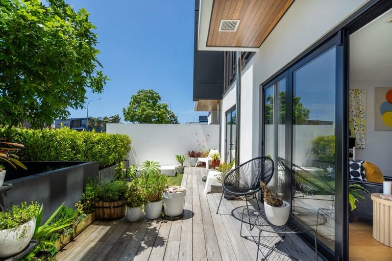 Photo of property in Frank Sargeson Apts, 2/74g Anzac Street, Takapuna, Auckland, 0622