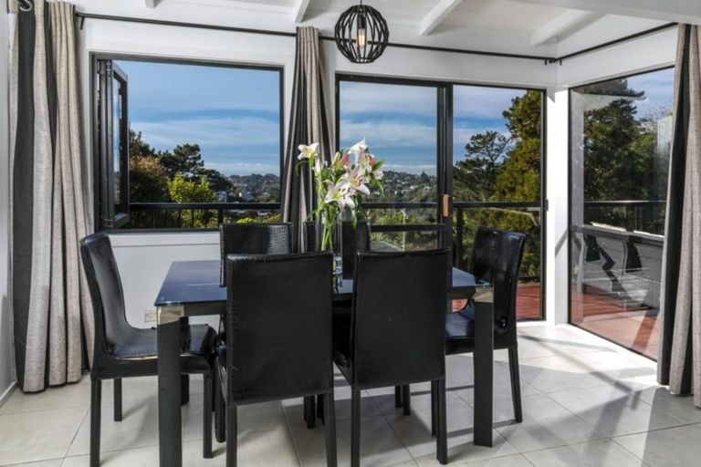 Photo of property in 9 Heatherleigh Rise, Northcross, Auckland, 0632