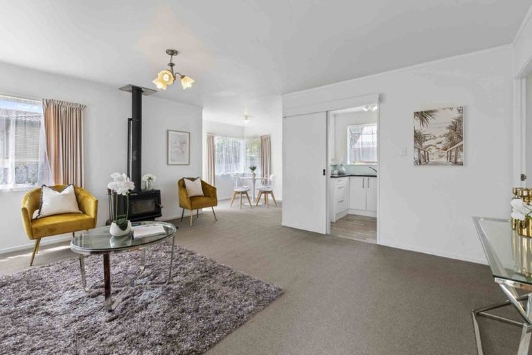 Photo of property in 1/6 De Quincey Terrace, Highland Park, Auckland, 2010