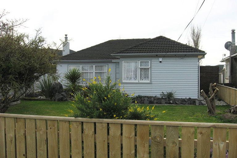 Photo of property in 8 Russell Road, Wainuiomata, Lower Hutt, 5014