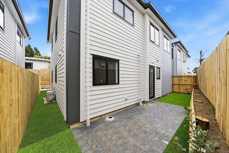 Photo of property in 9 Eastglen Road, Glen Eden, Auckland, 0602