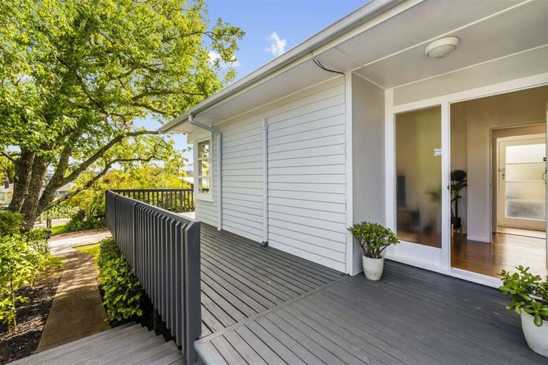 Photo of property in 31 Aplin Place, Birkdale, Auckland, 0626