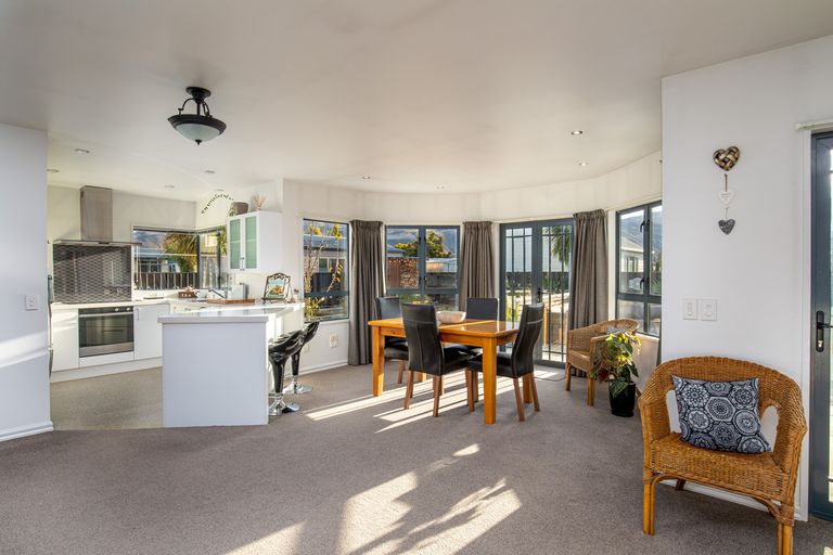 Photo of property in 6 Albert Drive, Clyde, 9330