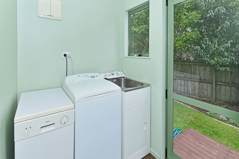 Photo of property in 10b Lane Road, Weymouth, Auckland, 2103