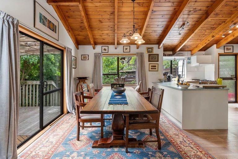 Photo of property in 4 Dianthus Place, Browns Bay, Auckland, 0630