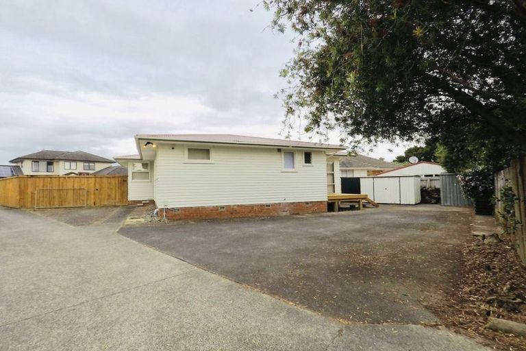 Photo of property in 13 Roby Street, Te Atatu Peninsula, Auckland, 0610