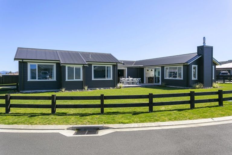 Photo of property in 6 Larches Lane, Kinloch, Taupo, 3377