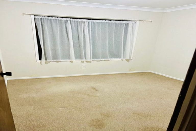 Photo of property in 26 Kingsclere Place, Goodwood Heights, Auckland, 2105