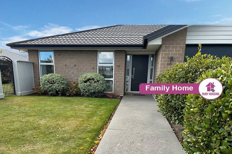 Photo of property in 8 Oakdene Place, Halswell, Christchurch, 8025